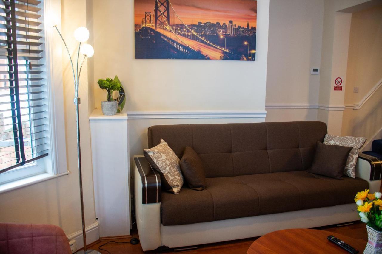 Royale Green View House- Free Parking, Wifi, Perfect For Contractors And Holiday Northampton Esterno foto